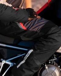 Nærbilde av en MC-bukse fra Revit, Speed Motorcenter, SpeedMC, MC, Sandefjord, Motorsykkel