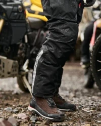 Nærbilde av MC-støvler i gjørma, Speed Motorcenter, SpeedMC, MC, Sandefjord, Motorsykkel