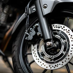 Slik sjekker du bremser, olje og væskenivå på MC