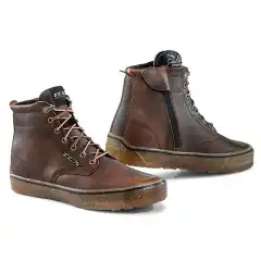 <article data-scroll-anchor="true" data-testid="conversation-turn-36" data-turn="assistant" data-turn-id="request-WEB:a511d950-d8bf-4a1b-a34e-ddceadbd4b16-222" dir="auto" tabindex="-1">
<p data-end="331" data-is-last-node="" data-is-only-node="" data-start="0">TCX Dartwood WP Brun er en urban, vanntett MC-sko i premium fullnarvet l&aelig;r med vintage-look, T-Dry membran og D3O&reg; ankelbeskyttelse. Med OrthoLite&reg; inners&aring;le, stabil Groundtrax&reg; ytters&aring;le, Z-plate for st&oslash;tte og praktisk lisse/sideglidel&aring;s-lukking f&aring;r du en komfortabel, CE-godkjent MC-sneakers perfekt til pendling og hverdagsbruk.</p>
</article>
