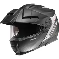 Schuberth E2 &ndash; avansert adventurehjelm med ECE 22.06 P/J-godkjenning, karbonforsterket glassfiberskall, justerbar topp, premium ventilasjon og integrerte HD-h&oslash;yttalere for intercom.