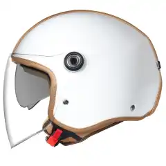 <p data-end="235" data-start="0"><strong data-end="33" data-start="0">NEXX Y.10 Midtown White/Camel</strong> er en lett og kompakt halvhjelm perfekt for bykj&oslash;ring og scooter. Den er ECE 22.06-godkjent og har integrert solvisir samt avtakbart klart visir, slik at du kan bruke den akkurat slik det passer deg.<br />
Med Polyfusion-skall, mikrometrisk hurtigl&aring;s og uttagbart, vaskbart innerf&ocirc;r kombinerer Y.10 moderne urban stil med komfort og sikkerhet i hverdagen.</p>
