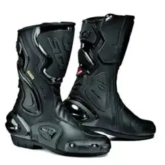 SIDI Cobra MC St&oslash;vel &ndash; sporty og stabil touringst&oslash;vel i skinn med utskiftbare skrapeklosser, elastiske soner for komfort og gummis&aring;le som gir sikkert grep p&aring; sykkelen.