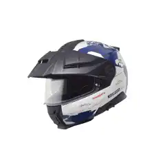 Schuberth E2 &ndash; avansert adventurehjelm med ECE 22.06 P/J-godkjenning, karbonforsterket glassfiberskall, justerbar topp, premium ventilasjon og integrerte HD-h&oslash;yttalere for intercom.