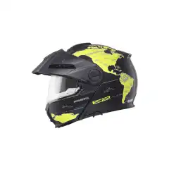 Schuberth E2 &ndash; avansert adventurehjelm med ECE 22.06 P/J-godkjenning, karbonforsterket glassfiberskall, justerbar topp, premium ventilasjon og integrerte HD-h&oslash;yttalere for intercom.