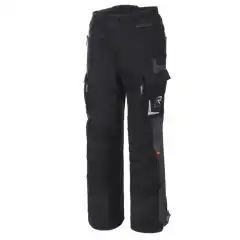 <strong data-end="59" data-is-only-node="" data-start="0">Rukka Ventu-R MC-bukse &ndash; klar for ekte adventurekj&oslash;ring</strong><br data-end="62" data-start="59" />
Robust adventurebukse med <strong data-end="146" data-start="88">100 % vanntett, vindtett og pustende GORE-TEX&reg;-membran</strong>, <strong data-end="189" data-start="148">Rukka D3O&reg; Air XTR Level 2-beskyttere</strong> p&aring; hofter og kn&aelig;r, samt <strong data-end="254" data-start="214">CORDURA&reg; 500D og skinnforsterkninger</strong> p&aring; utsatte soner. <strong data-end="301" data-start="273">Rukka AirCushion i setet</strong>, <strong data-end="350" data-start="303">ventilasjons&aring;pninger foran og bak p&aring; l&aring;rene</strong>, stretchpanel i korsrygg, justerbar midje og ben&aring;pninger gir maksimal komfort p&aring; lange turer. Med <strong data-end="499" data-start="449">cargolommer, glidel&aring;s for tilkobling til jakke</strong> og klargj&oslash;ring for seler er Ventu-R en komplett touring- og adventurebukse for krevende f&oslash;rere.