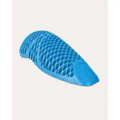 REV&rsquo;IT! SEEFLEX RV10 albue/knebeskyttersett &ndash; lett, fleksibelt og <strong data-end="157" data-start="127">CE Level 2 (EN1621-1:2012)</strong>-sertifisert for maksimal sikkerhet i alle temperaturer. Det ventilerte SEEFLEX&trade;-designet gir h&oslash;y st&oslash;tdemping, suveren luftstr&oslash;m og komfort uten &aring; hemme bevegelsen. Leveres som sett med to beskyttere (venstre/h&oslash;yre) og kan brukes b&aring;de p&aring; albuer og kn&aelig;r &ndash; slitesterk beskyttelse, klar for langvarig bruk.