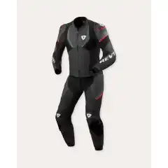 <strong data-end="86" data-start="4">REV'IT! Combi Beta 2. </strong>Sporty og funksjonell <strong data-end="54" data-start="22">skinndress for sportstouring</strong> med avansert beskyttelse og h&oslash;y komfort. <strong data-end="120" data-start="96">REV'IT! Beta 2 Combi</strong> kombinerer perforert skinn, elastiske stretchpaneler, forberedelse for Avertum Tech-Air&reg; airbag, og SEEFLEX/SEESMART-beskyttere for rygg, bryst, skuldre, albuer, kn&aelig;r og hofter &ndash; perfekt for deg som vil ha racinginspirert ytelse og langdistansekomfort i &eacute;n og samme dress.