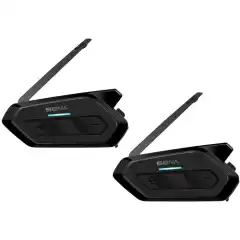 <strong data-end="69" data-is-only-node="" data-start="0">Sena SPIDER RT1 Dobbeltsett &ndash; Rimelig Mesh Intercom for To F&oslash;rere</strong><br data-end="72" data-start="69" />
Sena SPIDER RT1 Dobbeltsett gir deg og passasjeren <strong data-end="166" data-start="123">s&oslash;ml&oslash;s kommunikasjon via Mesh Intercom&trade;</strong> &ndash; uten behov for paring. Nyt <strong data-end="206" data-start="196">HD-lyd</strong>, <strong data-end="225" data-start="208">Bluetooth 5.2</strong>, og <strong data-end="253" data-start="230">Audio Multitasking&trade;</strong> i et <strong data-end="297" data-start="259">lavprofilt og brukervennlig design</strong>. Rekkevidde opptil <strong data-end="325" data-start="317">8 km</strong>, opptil <strong data-end="355" data-start="334">12 timers taletid</strong> og hurtiglading gj&oslash;r SPIDER RT1 til et perfekt valg for par eller venner som vil ha <strong data-end="494" data-is-last-node="" data-start="440">enkel, stabil og prisgunstig kommunikasjon p&aring; tur.</strong>