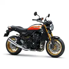 <strong data-end="352" data-start="328">Kawasaki Z 900 RS SE</strong> er en moderne klassiker som kombinerer nostalgisk retrodesign med avansert teknologi og kraftfull ytelse. Med <strong data-end="490" data-start="463">948 cc rekkefirer-motor</strong>, <strong data-end="507" data-start="492">TFT-display</strong>, <strong data-end="527" data-start="509">cruise control</strong>, <strong data-end="545" data-start="529">quickshifter</strong> og premium detaljer gir den en raffinert, elegant og engasjerende kj&oslash;reopplevelse &ndash; designet for ryttere som vil ha det estetiske og det spennende i &eacute;n komplett pakke.