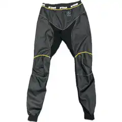 Artech Vind Tett Longs/Bukse &ndash; vindtett bukse med pustende bakside for varme og komfort under MC-, sn&oslash;scooter- og friluftskj&oslash;ring. Litt sm&aring; i st&oslash;rrelsen &ndash; g&aring; gjerne opp &eacute;n st&oslash;rrelse.