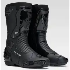 <strong data-end="49" data-is-only-node="" data-start="0">XPD XP-Mode H2Out&reg; MC-st&oslash;vler Race/Sport Sort</strong> er en vanntett og sportslig st&oslash;vel for aktiv gatekj&oslash;ring og bane. Med pustende H2Out&reg;-membran, integrert ankelbeskyttelse, st&oslash;tabsorberende forsterkninger og utskiftbare t&aring;-slidere f&aring;r du h&oslash;y sikkerhet og komfort. Ortholite&reg; inners&aring;le og 3D Air mesh-f&ocirc;r gir god demping og ventilasjon. CE-sertifisert EN 13634:2017.