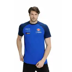 <strong data-end="39" data-is-only-node="" data-start="0">Yamaha 2025 WSBK T-skjorte Vadodara</strong> er en komfortabel replika t-skjorte til herre i Yamaha-bl&aring; med m&oslash;rkebl&aring; raglan-ermer og offisielle teamlogoer. Perfekt som base layer for racefans, b&aring;de i hverdagen og p&aring; raceday. 50 % bomull / 50 % polyester.