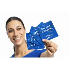 <article data-scroll-anchor="false" data-testid="conversation-turn-287" data-turn="user" data-turn-id="64f2b9c4-4c9d-4db8-826b-d1c552991417" dir="auto" tabindex="-1"><strong data-end="30" data-is-only-node="" data-start="0">Yamaha 2026 PB Coaster Set</strong> er et sett med <strong data-end="77" data-start="46">4 Paddock Blue glassbrikker</strong> i kork med <strong data-end="112" data-start="89">Yamaha Racing-trykk</strong> og et unikt slagord p&aring; hver brikke. Gloss-finish og st&oslash;rrelse <strong data-end="191" data-start="175">9,5 &times; 9,5 cm</strong> &ndash; perfekt for &aring; beskytte bordet og gi hjemmet litt Yamaha-stil.</article>
