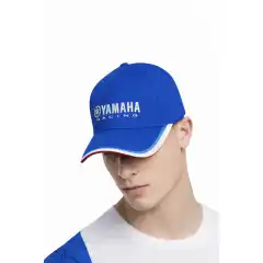 <strong data-end="31" data-is-only-node="" data-start="0">Yamaha 2026 PB MX Reno Caps</strong> er en komfortabel <strong data-end="69" data-start="50">5-panel MX-caps</strong> i Paddock Blue med <strong data-end="114" data-start="89">3D Yamaha Racing-logo</strong> og unikt bremdesign i hvit/cyan. Ventilasjonshull og justerbar stropp gir perfekt passform (one size) &ndash; ideell til depot, motocross og hverdagsbruk.