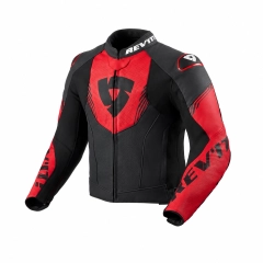 <p data-end="274" data-start="0"><strong data-end="30" data-start="0">REV&rsquo;IT! Argon 3 Skinnjakke</strong> er en sporty, racing-inspirert MC-jakke i premium buffalo- og kuskinn &ndash; utviklet for aktiv gatekj&oslash;ring. Jakken har AAA sikkerhetsklassifisering, SEEFLEX&trade; CE-Level 2 beskyttere i skuldre og albuer samt racing-inspirert TPU skulderbeskyttelse. Med effektiv perforering for ventilasjon og avtakbar termovest fungerer Argon 3 like godt p&aring; varme sommerdager som kj&oslash;lige kveldsturer. Tettsittende sportspassform, stretchpaneler og koblingsglidel&aring;s gj&oslash;r den perfekt sammen med MC-bukse eller riding jeans.</p>
