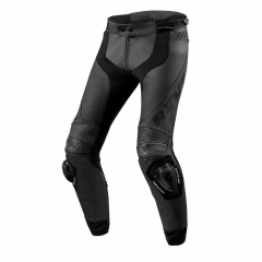 <strong data-end="124" data-start="102">REV&rsquo;IT! </strong><strong data-end="3111" data-start="3090">Apex Pants</strong> &ndash; sportslige <strong data-end="3160" data-start="3125">skinnbukser inspirert av racing</strong>, laget i <strong data-end="3200" data-start="3170">Monaco Performance-kuskinn</strong> med <strong data-end="3244" data-start="3205">CE-godkjente SEEFLEX&trade; knebeskyttere</strong> og <strong data-end="3277" data-start="3248">SEESMART&trade; hoftebeskyttere</strong>. Ventilerte paneler, stretchsoner og tight race fit gir maksimal bevegelsesfrihet og komfort. Leveres med <strong data-end="3411" data-start="3384">utskiftbare kne-slidere</strong> og koblingsglidel&aring;s til Rev&rsquo;it-jakker. Perfekt for sporty kj&oslash;ring b&aring;de p&aring; vei og bane.